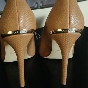 NEW Gorgeous Aldo Heels 7.5